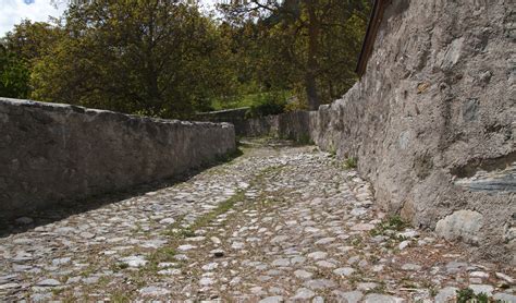 The Frauwaal Trail near Prad on the Stilfser Joch • Hiking 